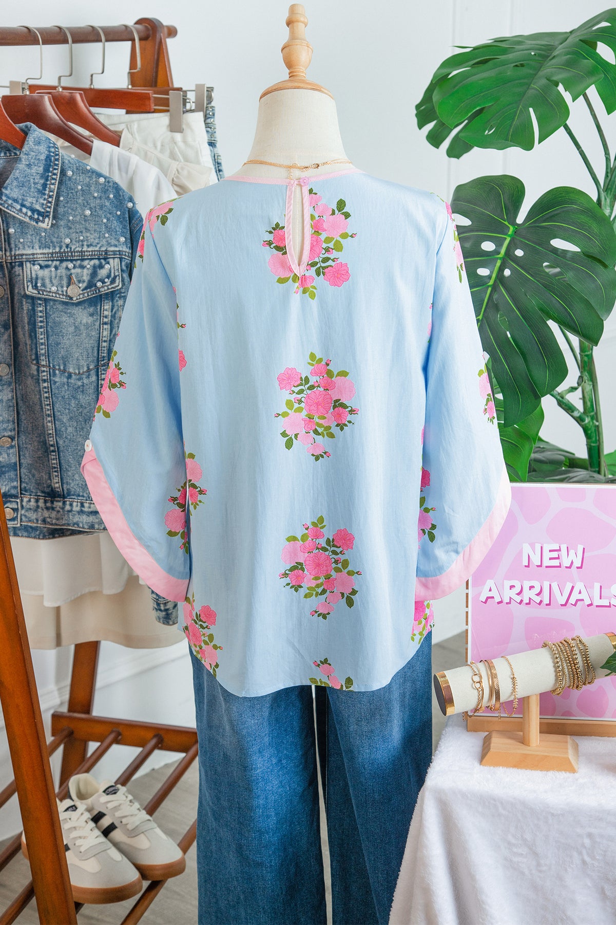 Sky Blue Floral Print Button Cuffed 3/4 Sleeve Round Neck Blouse