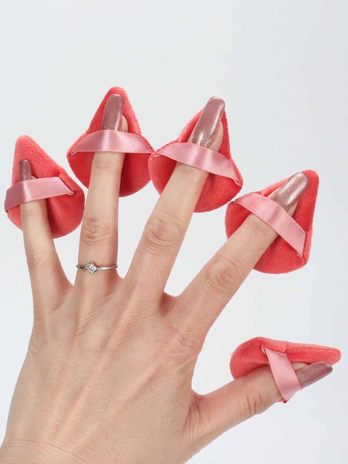 Mini Triangular Powder Puff 40-80Pcs, Apply Loose Powder by Gently Pressing It onto the Face to Achieve a Setting Effect