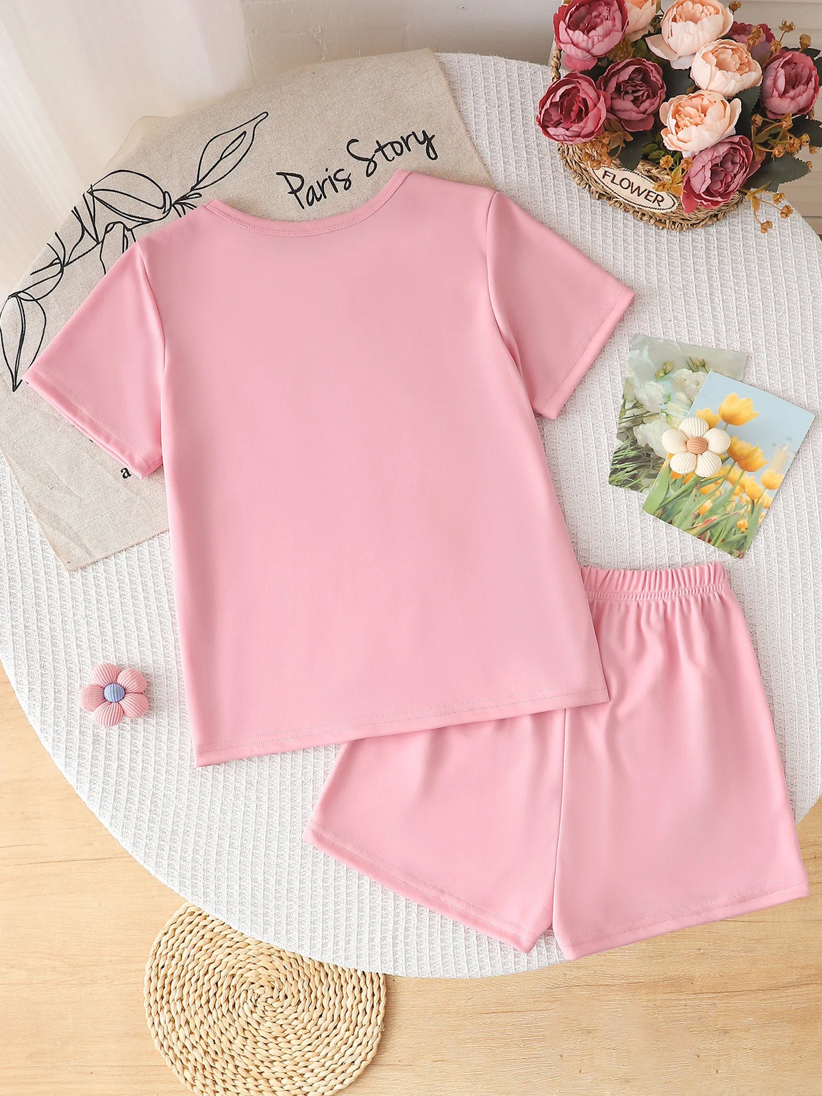 Girls' K-POP Street Style 2-Piece Outfit: Colorful Idols Graphic Tee & Shorts Set