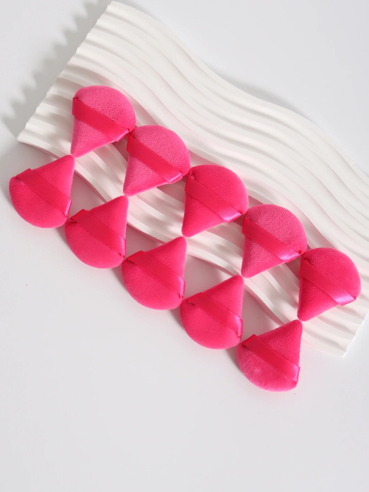 Mini Triangular Powder Puff 40-80Pcs, Apply Loose Powder by Gently Pressing It onto the Face to Achieve a Setting Effect