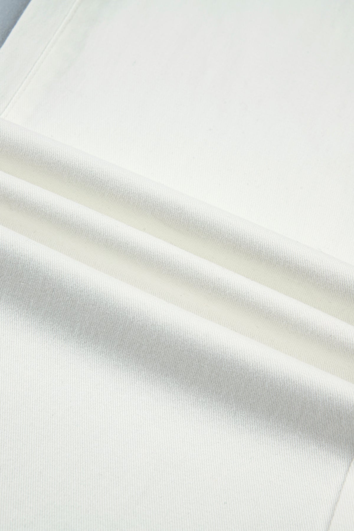 White Solid Color Scalloped Patch Pocket Shift Jeans